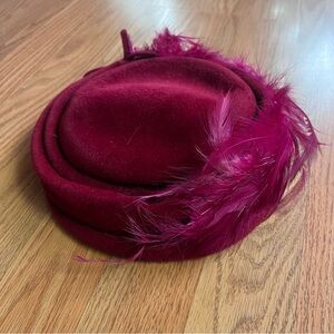 Vintage 1950s Burgundy Cranberry Feather Pill Box Feathered Womens Hat Structure